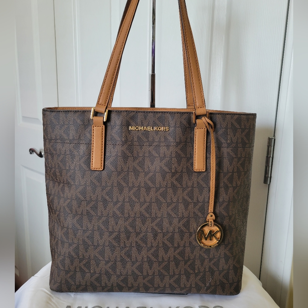 Michael Kors Signature Morgan Tote